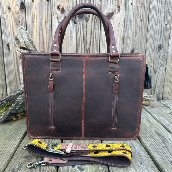 🌻LAST ONE! TOOLED LEATHER COWHIDE SUNFLOWER LAPTOP BAG PURSE w/ BELT STRAP🌻 - Picture 4 of 12